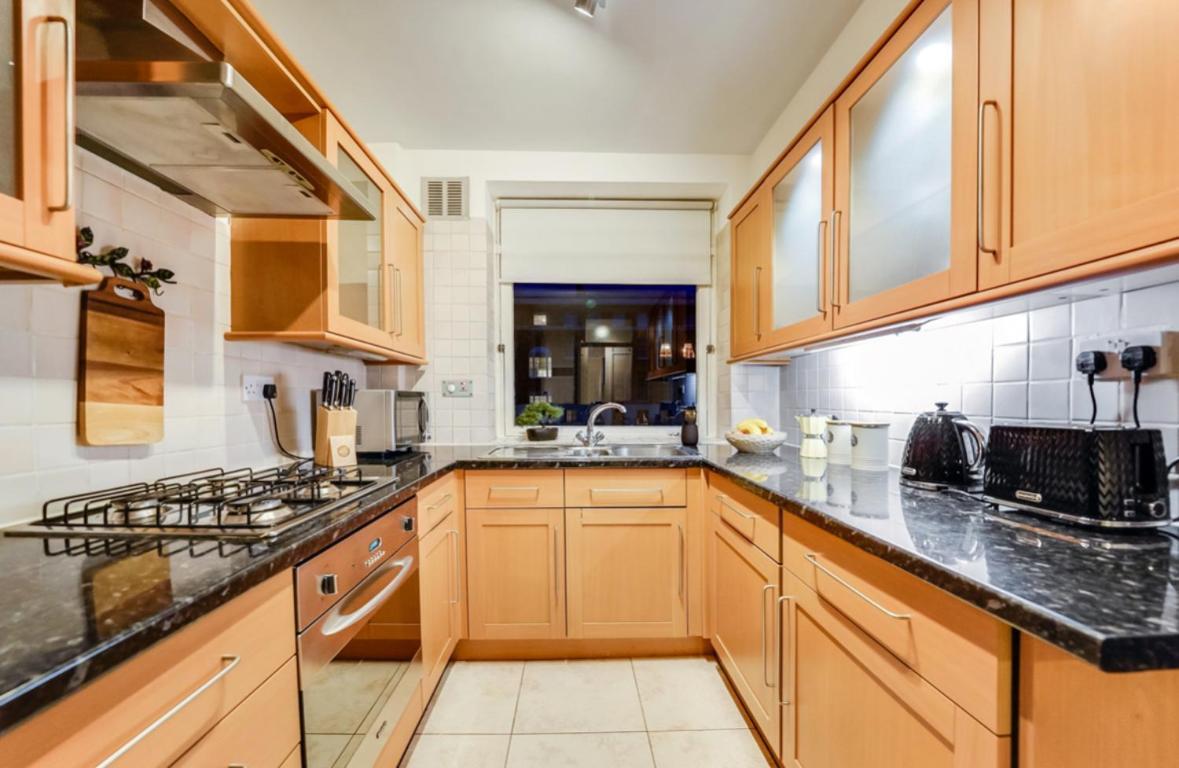 Chic Flat Next To Baker Street Londra